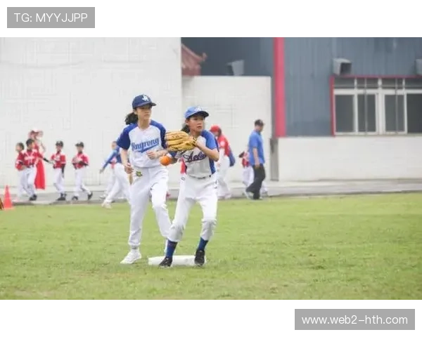 软式棒垒球对场地要求宽松,适合校园开展 软式棒垒球对场地要求宽松,适合校园开展